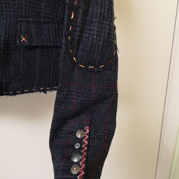 Blazer - Picture 3 of 8